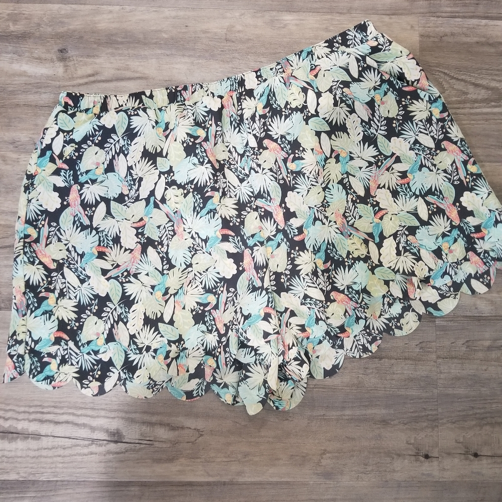 LC Lauren Conrad Floral/Tropical Scallop Shorts
